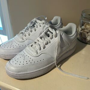 White Nike court low women's size 9.5